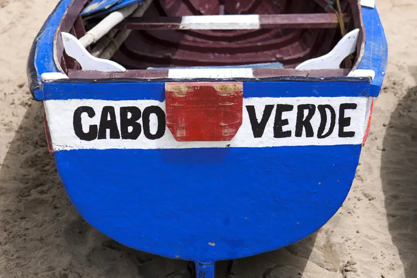 Barco com a inscrição Cabo Verde